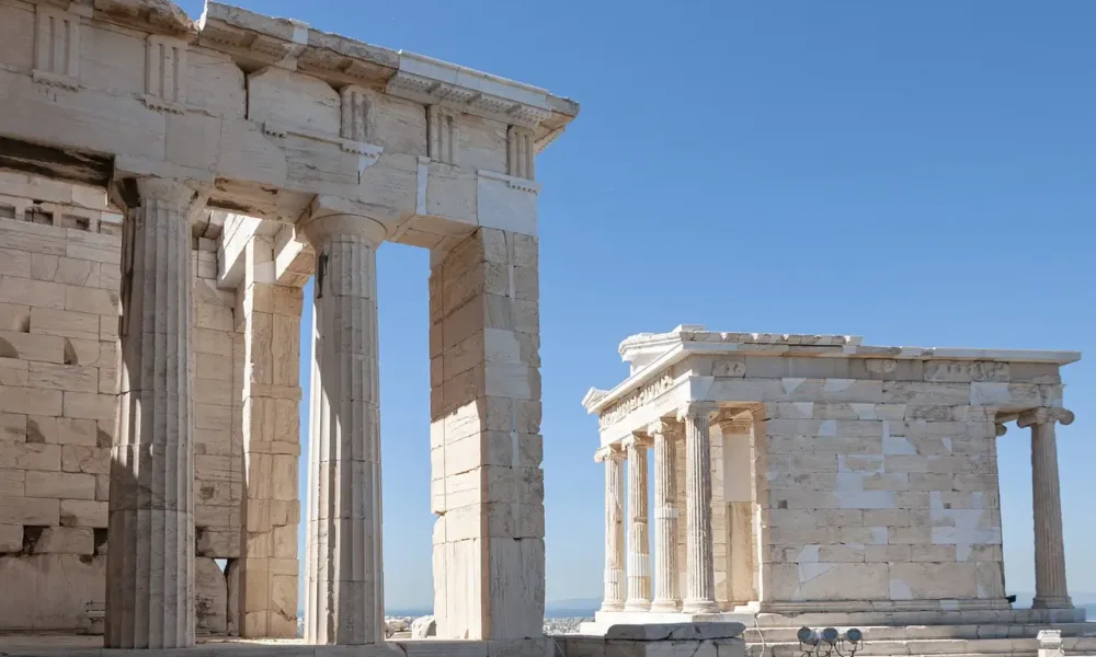 Si estás por viajar a Grecia, probablemente te preguntes qué ver en Atenas. Y es que la capital de Grecia, es una ciudad fascinante y rica en historia