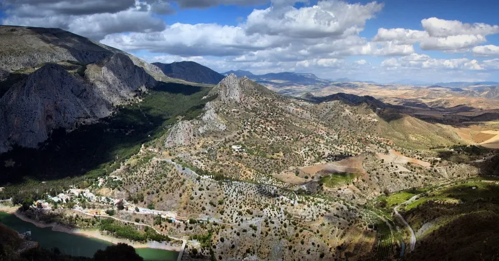 Parques Naturales en Andalucía: Un Viaje al Corazón de la Naturaleza Ibérica