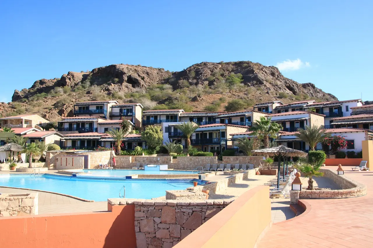 ¿Qué ver en Cabo Verde? Un archipiélago situado frente a la costa occidental de África, es un destino que combina playas paradisíacas, paisajes volcánicos y una rica cultura.