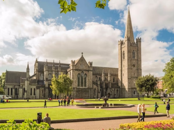 🍀San Patricio en Dublín: Vuelo + Hotel 4★ Plaza Hotel Tallaght✈️