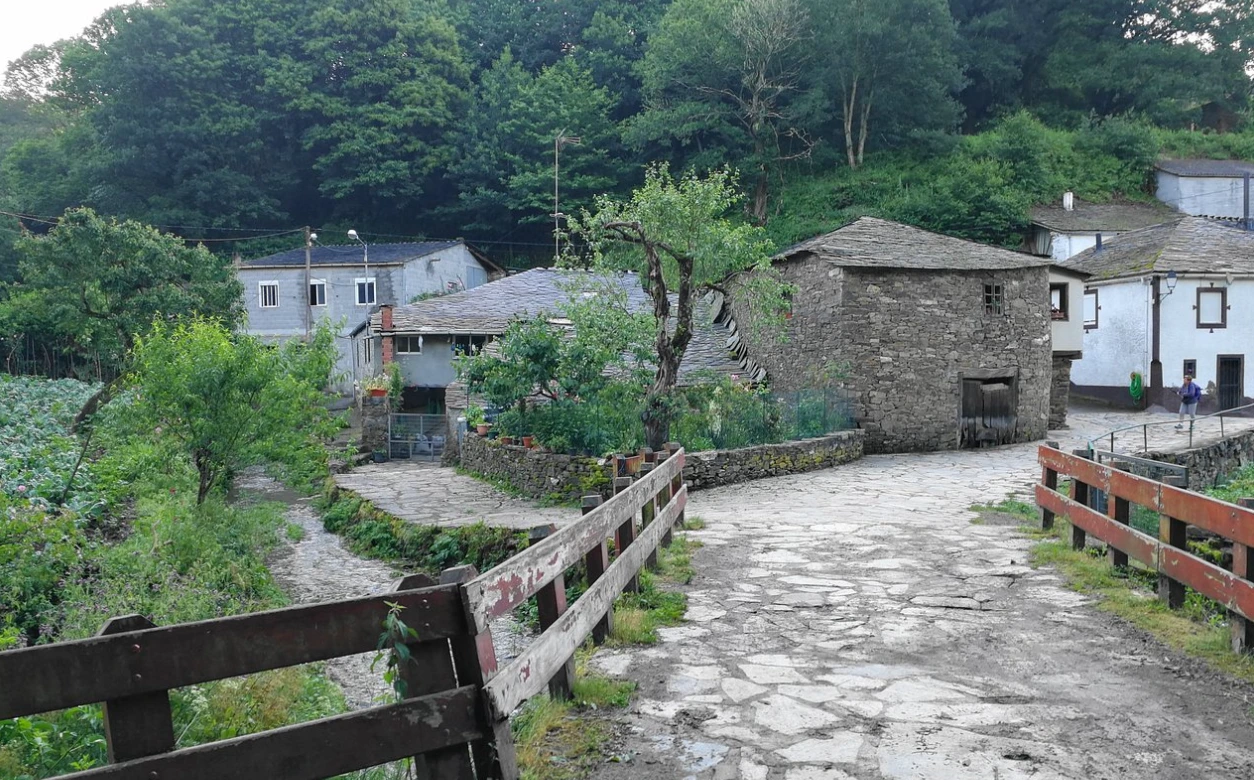 🏔️Escapada al Camino de Santiago en el Complexo Xacobeo 4★ en Triacastela🏔️