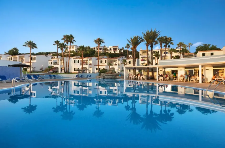🚢Escapada a Menorca con ferry y apartamento 4★ en Cala Tirant🌅