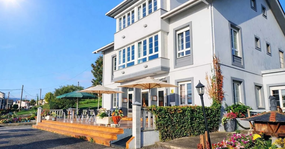 Escapada a Navia, Asturias en el Hotel El Capellán con restaurante y parking