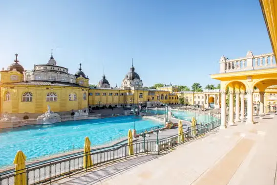 Escapada a Budapest: 5 noches en Corvin Center Suites con apartamento y balcón
