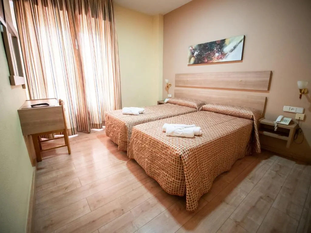 3 noches en Albacete en el Hotel Castilla con parking privado y wifi gratis