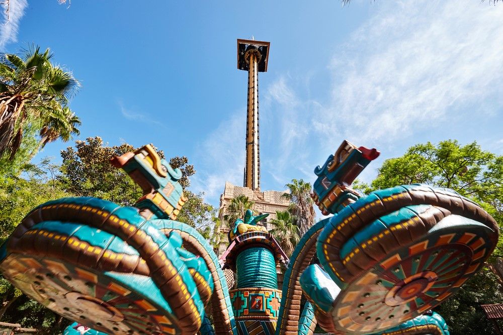 Escapada familiar a Salou: 4 noches en PortAventura Hotel Caribe con entradas a los parques