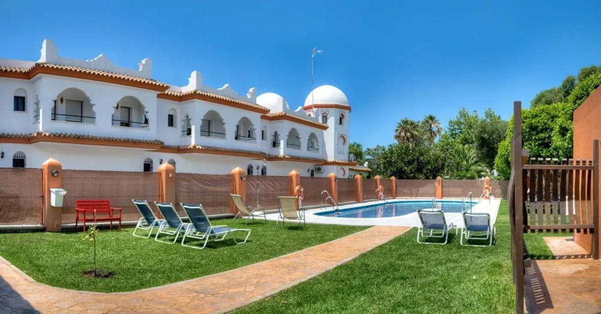 Escapada a Zahora en el Hostal Alhambra con piscina exterior