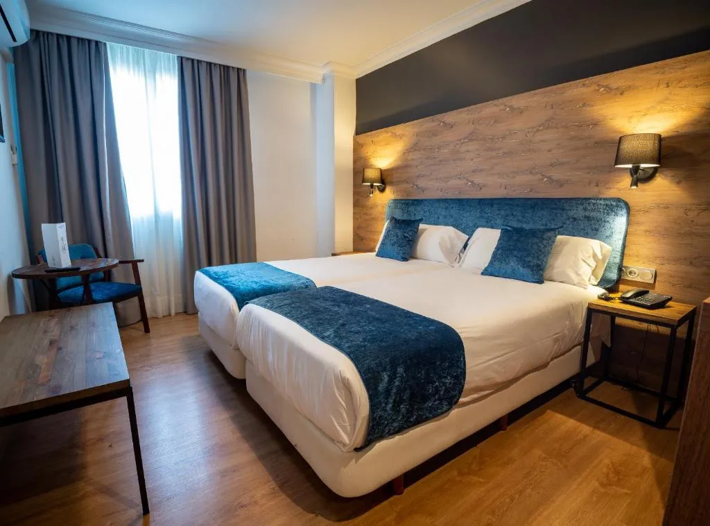 Hotel Familia Conde 3 en Huelva: 3 noches desde 27 € por persona y noche