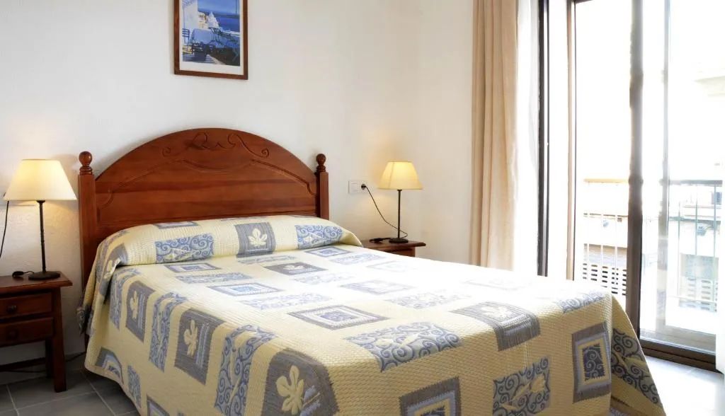 Escapada a Jerez de la Frontera: Hotel El Coloso con balcón y parking