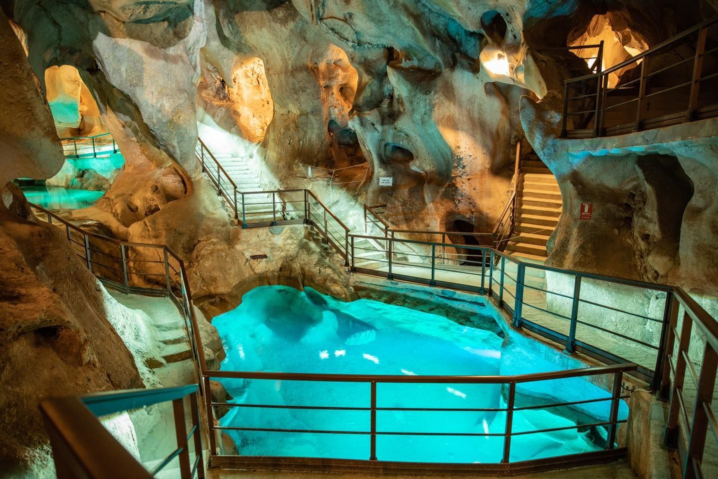 Escapada a Rincón de la Victoria con entrada a la Cueva del Tesoro en el Hotel FAY Victoria Beach 4★