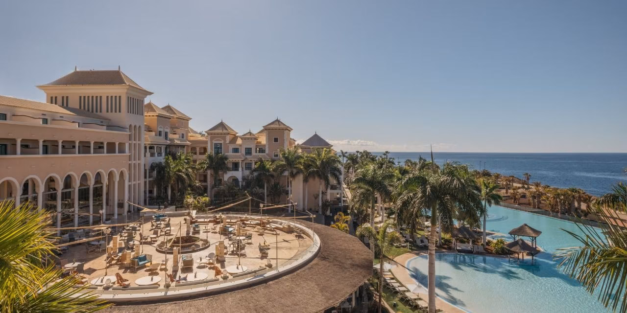 Gran Meliá Palacio de Isora · piscina y Atlántico